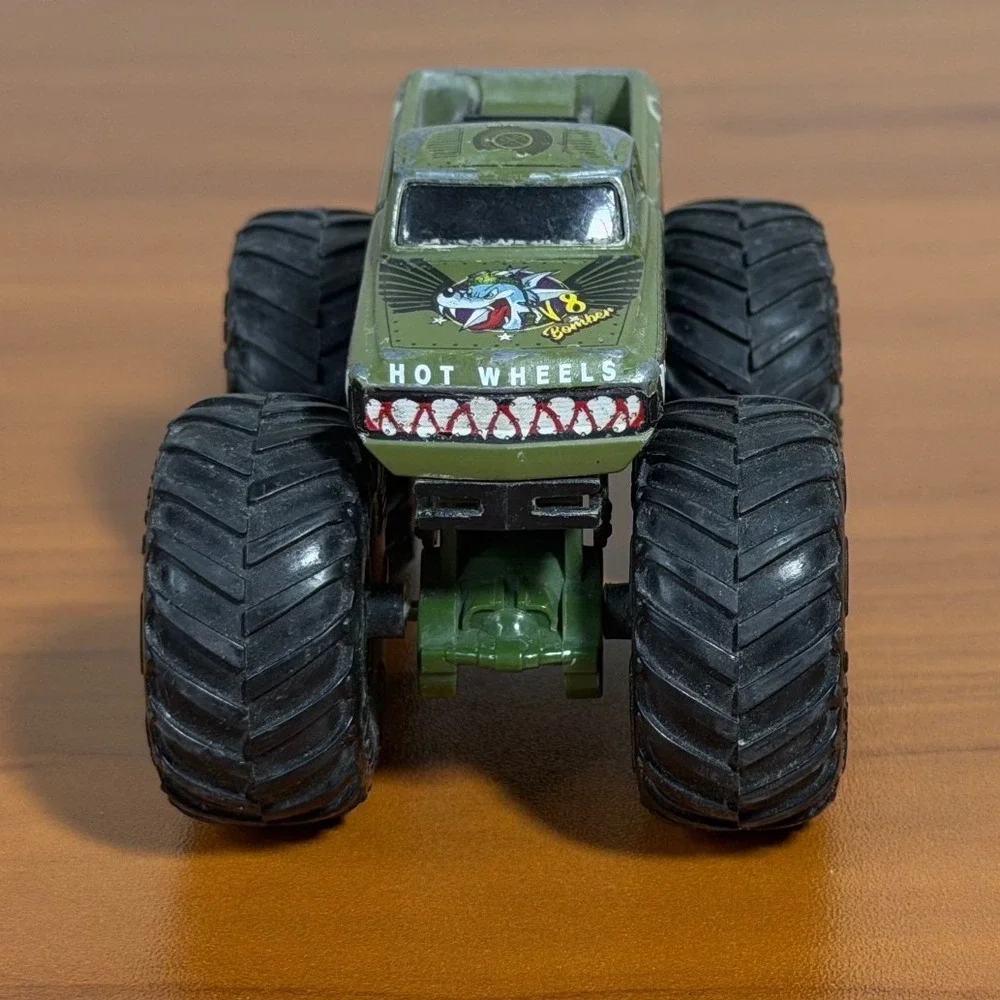 Hot Wheels V8 Bomber and Monster Jam Dirt Squad Scoopz Monster Truck Lot of 2